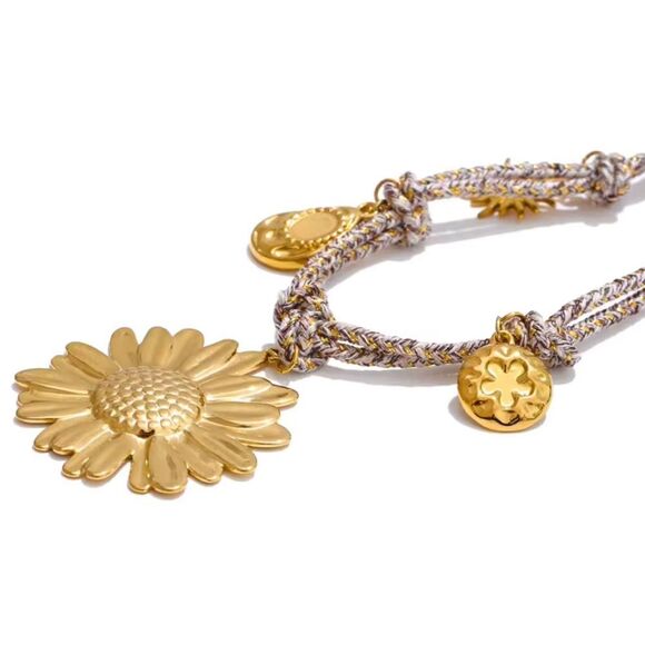 Boho Rope Chain Daisy Charm Necklace – Artistic, Light, and Beautifully Unique - Picture 3 of 15